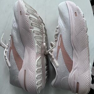 Brooks ghost max womens sneakers 7.5